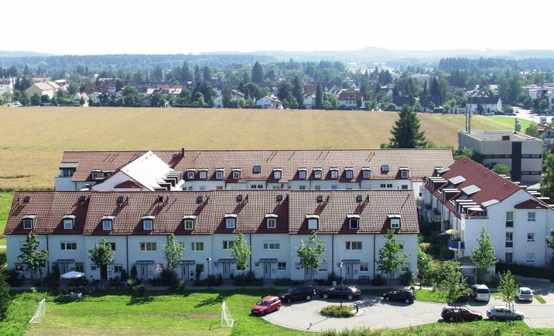 Seit vielen Jahren steht in Gilching die geplante Bebauung der so genannten „Gilchinger Glatze“ auf der Agenda. Federführender Architekt war Marcus Rommel, der 2005 den städtebaulichen Wettbewerb gewann. 