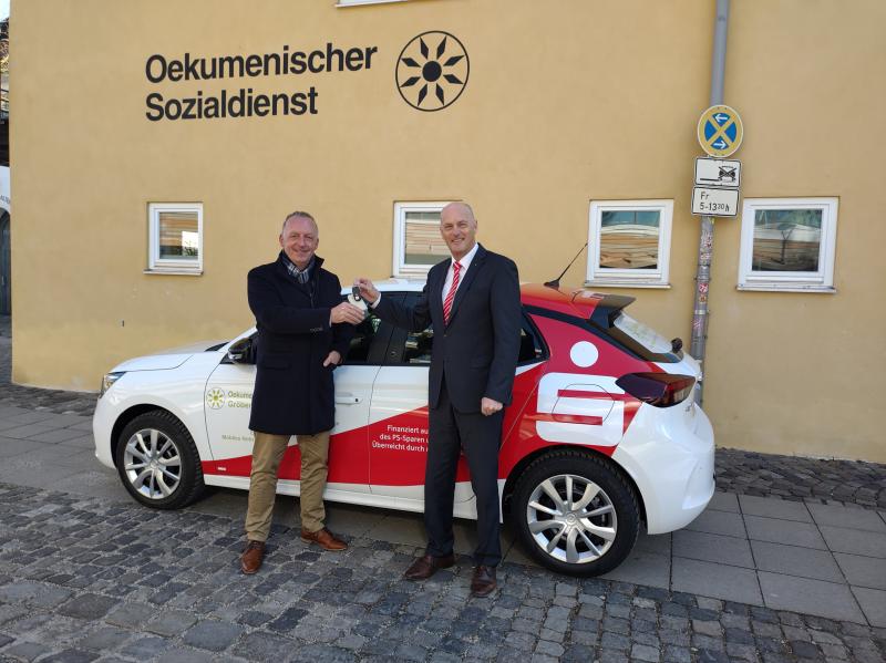 Gröbenzell - Die Sparkasse Fürstenfeldbruck hat dem Oekumenischen Sozialdienst den Einstieg in die E-Mobilität durch die Spende eines Opel Corsa E ermöglicht. Das Fahrzeug im Wert von ca. 30.000 Euro wurde aus dem Reinertrag des PS-Sparen der Sparkasse Fürstenfeldbruck finanziert.