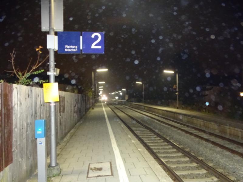 Eine 17-Jährige wurde am S-Bahnhaltepunkt Neugilching schwer verletzt – Bundespolizei sucht Zeugen