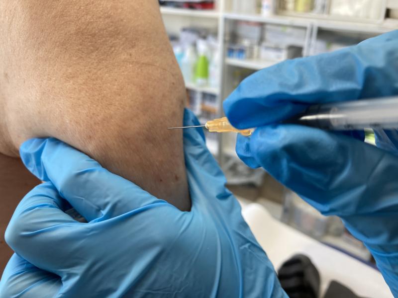 Das Impfzentrum Fürstenfeldbruck wird voraussichtlich im Laufe des kommenden Freitags mit dem neuen, variantenangepassten mRNA-Impfstoff der Hersteller BioNTech und Moderna beliefert. 
