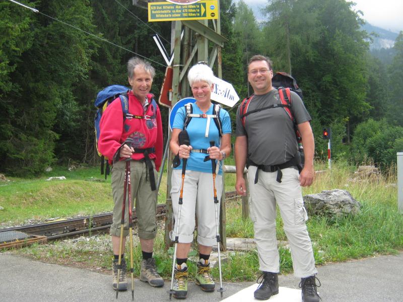 Andreas und Norbert mit Südtiroler Bergkollegin Herta beim Start zur Zugspitztour im letzten Jahr  