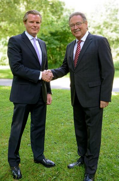 Geschäftsführer Karl Heinz Schönenborn mit seinem Nachfolger Enno Steffens.