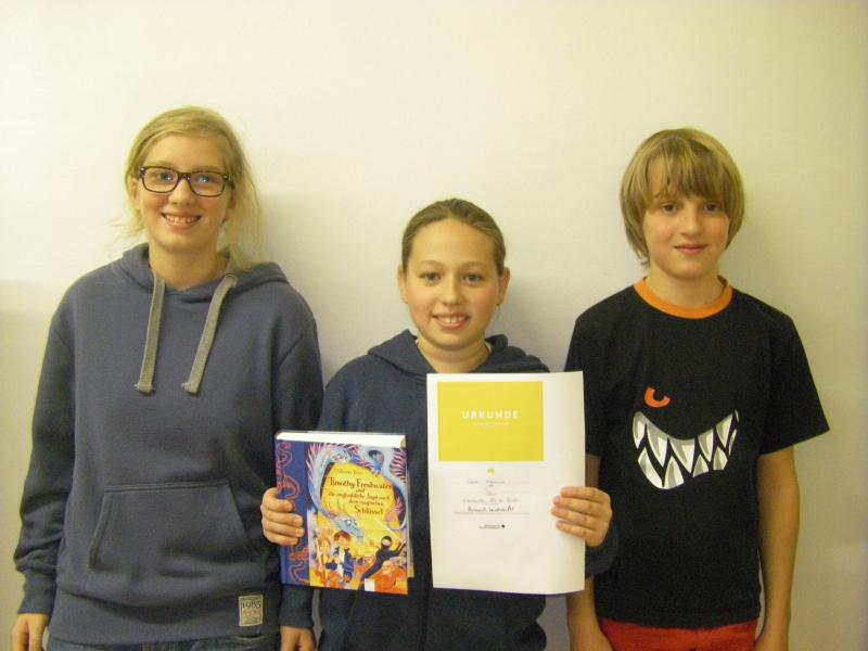 Sarah, Marie und Simon belegten die ersten drei Plätze beim Lesewettbewerb der 6. Klassen