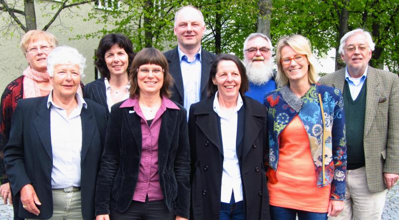Der neue Vorstand des Kinderschutzbundes Bayern mit Sophie Mühlbauer (erste von links) und Jens Tönjes (fünfter von links).