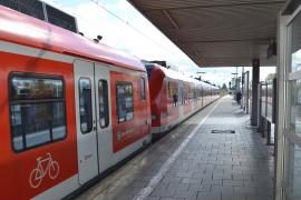 Am Faschingsdienstag kam es in einer S-Bahn zwischen Olching und Esting zu einem Streit zwischen Zwillingschwestern. Ein 23-Jähriger, der die beiden 26-Jährigen trennen wollte, wurde dabei leicht verletzt. 