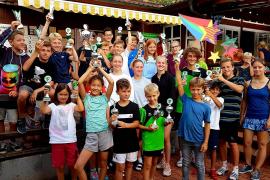 Kurz vor den Sommerferien fanden beim Tennisclub Eichenau wieder die Jugendclubmeisterschaften statt. Zahlreiche Kinder und Jugendliche traten in elf verschiedenen Altersklassen bzw. Disziplinen gegeneinander an. 