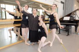 Vor 42 Jahren war es Hannelore Husemann-Sieber, die das Wagnis in Gilching einging und unter dem Dach der Musikschule mit 88 Kindern startete. Mit 81 Jahren ging die Balletteuse nun in den Ruhestand.       