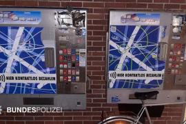 – Gegen ein 1 Uhr morgens am Freitag, 9. Februar wurden der Bundespolizei zwei brachial aufgebrochene Zigarettenautomaten vor der Wartehalle am Gleis 1 der S-Bahnhaltestelle Puchheim gemeldet. 