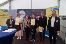 Von links: Barbara Magg (Leiterin Wirtschaft und Regionales im Landkreis Fürstenfeldbruck), Petra Gerum (help4help GmbH), stv. Landrätin Martina Drechsler, Clarissa Drittenpreis (Clarissa Drittenpreis Fotografie), Josef Staffler (FineBavarianWoodworks) und Harald Hof (Wirtschaftsförderung).
