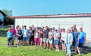 Gruppe vor Stall