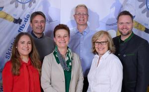 – Bei der Mitgliederversammlung des Ski-Club Fürstenfeldbruck wurden Angelika Magerl als 1. Vorsitzende, Steffen Kurt Holderer als Schatzmeister, Heidi Harnisch als Schriftführerin und Ludwig Sinzinger als Sportwart in ihren Ämtern bestätigt. 