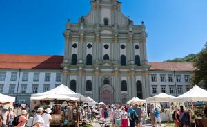 Vom 15. bis 17. August findet zum 35. Mal der beliebte Fürstenfelder Töpfer- und Kunsthandwerkermarkt auf dem Kloster Fürstenfeld-Areal statt.