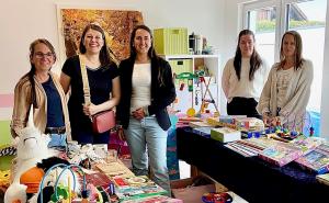Tanja Skresiewiez,  Salome Fruhmann, Zsanett Nemeti (Geschäftsführung), Mirjam Mann, Marlene Vecchiola organisierten den ersten Flohmarkt im Haus 2 bei den „Alimonia-Kids“.