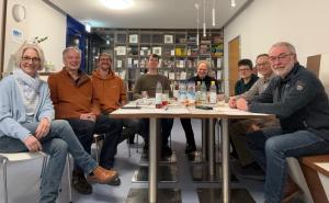 Von links: Daniela Schulte, Fritz Eckard, Daniel Mehren, Patrick Tilemann, Peter Kastenmeier, Susanne Laumer, Gerhard Santner und Michael Stöckemann.