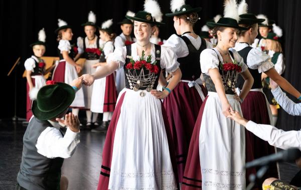 Am 14. und 15. Oktober 2023 (Samstag & Sonntag) von 11-17 Uhr, findet zum 15. Mal der beliebte Kirta im wunderschönen Klosterareal des Veranstaltungsforums Fürstenfeld statt. Aufgrund des 15-jährigen Jubiläums findet die Veranstaltung in diesem Jahr an zwei Tagen statt!