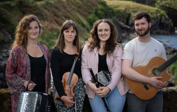 - Seit über 25 Jahren vertreibt das beliebte Frühlings-Folk-Festival des Landes den Winter-Blues. Auch 2025 bietet das Festival wieder einen guten Überblick über die innovative irische Musikszene und gibt verschiedenen Stilrichtungen Raum.