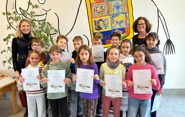 Die Buspaten der Grundschule Alling freuen sich auf ihre neue Aufgabe.