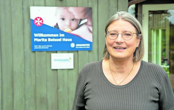 Petra Ott ist Einrichtungsleiterin im Marita-Beissel-Haus der Johanniter. Dank der Spenden für die einzigartige Mutter-Kind-Einrichtung konnten die Kinder in einer geschützten Umgebung ein friedliches Weihnachtsfest feiern.