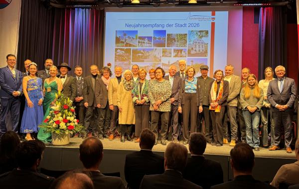 Ehrung verdienter, ehrenamtlich engagierter Brucker Bürger/Innen beim Neujahrsempfang der Stadt. Dank galt auch dem offiziellen Prinzenpaar der Stadt FFB der Heimatgilde Die Brucker e. V. (Prinzessin Larissa I. und Prinz Alexander I.) und dem Prinzenpaar der Faschingsfreunde FFB (Prinzessin Julia I. und Prinz Andreas I.). 