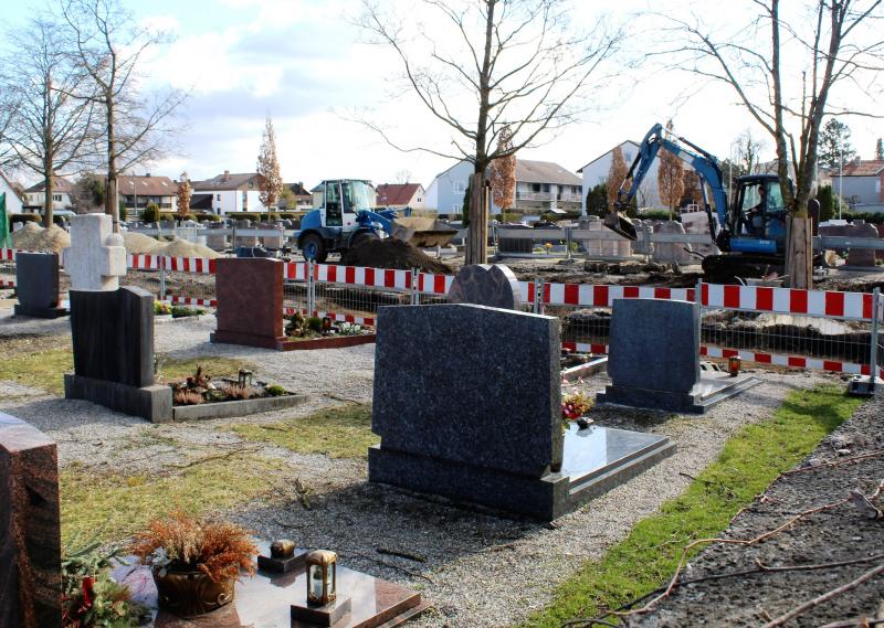 Ein Friedhof ist nicht nur ein würdevoller und bedeutsamer Ort, an dem Menschen die ewige Ruhe finden und Angehörige Abschied nehmen können, sondern im besten Fall gleichzeitig ein Ort zum Rasten und zur inneren Einkehr mit einer gewissen Aufenthaltsqualität.