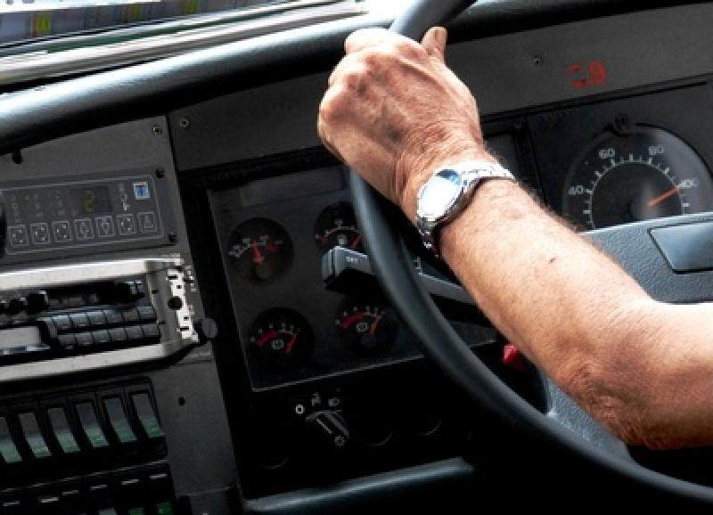 In einem Linienbus kam es am Samstagnachmittag kurz nach 17.00 Uhr zu einem Zwischenfall zwischen Busfahrer und einem weiblichen Fahrgast. In dem Bus hatten sich lediglich drei Mütter mit ihren Kindern befunden. Die Kinder lärmten und sprangen wild im Bus umher. Weil sich der Busfahrer dadurch gestört fühlte, bat er die Kinder um Ruhe.