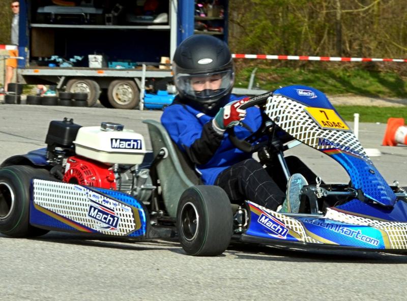 Früh aufgestanden sind die Kartfahrer und Kartfahrereltern der Motorsportfeunde (MSF) Olching e.v. am letzten Sonntag den 07.04.2019. In Olching gingen zur Eröffnung der Jugendkartsaison 2019 der MOR-Meisterschaft insgesamt 122 Teilnehmer an den Start.