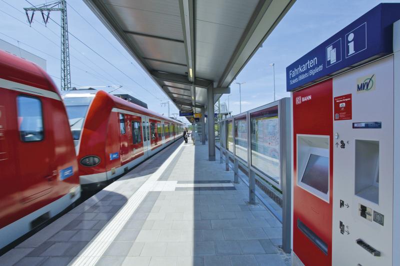 Die S-Bahn München bietet ab sofort einen neuen Service für ihre Fahrgäste an. Kunden können Verschmutzungen oder auch Defekte in den Fahrzeugen per WhatsApp melden. Das Reinigungs- und Serviceteam kümmert sich dann so schnell wie möglich darum, die Verschmutzung zu beseitigen oder den Defekt zu beheben. 