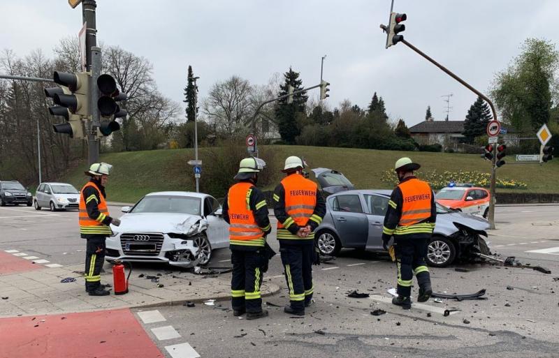 Es hätte ein schöner und ruhiger Sonntag werden können, doch es wurde ein ungewöhnlich einsatzreicher Tag für die freiwilligen Kräfte der Feuerwehr Fürstenfeldbruck. Bereits um 09:39 Uhr wurde der erste Alarm ausgelöst. 