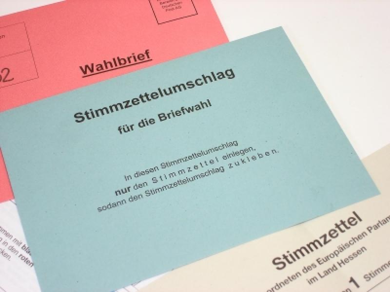 Unter 18-Wahlen werden immer neun Tage vor einem offiziellen Wahltermin abgehalten. Zur Bundestagswahl, Europawahl, Landtagswahlen etc. rücken politische Zukunftsdiskussionen ins Zentrum des öffentlichen Interesses. Das beschäftigt auch Kinder und Jugendliche, sie stellen sich Fragen und äußern politische Wünsche.