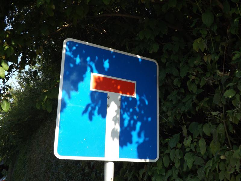 Am 07.05.2019 fuhr ein 72jähriger Gröbenzeller mit seinem Pkw auf der Olchinger Straße in Richtung München. Als er unverhofft abbremst konnte ein nachfolgender 47jähriger Gröbenzeller mit seinem Pkw anhalten, wurde jedoch von einem 45jährigen Gröbenzeller mit seinem Pkw auf den Wagen des 72jährigen geschoben. 