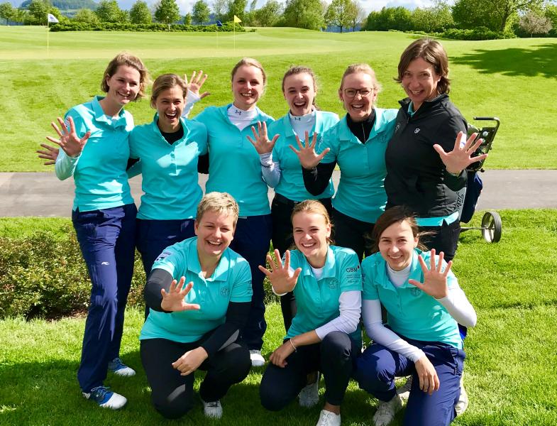 Die Damenmannschaft des Golfclub Olching ist erfolgreich in die Saison der Deutschen Golf Liga gestartet. Aus dem Golfclub Hetzenhof bei Stuttgart brachten die Olchinger Golferinnen den Tagessieg und somit fünf Punkte mit nach Hause. 