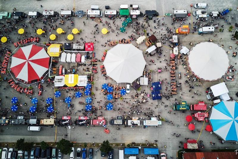 25.000 Foodlovers konnten nicht irren und haben das Foodtruck-Festival im letzten Jahr 2018 an zwei Tagen besucht. Nach dem überragenden Feedback der Festivalbesucher und der Foodtruck Betreiber gehen die Veranstalter in die nächste Runde und präsentieren am kommenden Wochenende am 1. Und 2. Juni am Brucker Volksfestplatz das Foodtruck-Festival 2019.