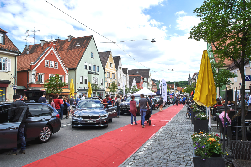 Genießen Sie mit der ganzen Familie einen schönen Tag auf der Fürstenfeldbrucker Auto-, Motorrad- und Zweiradschau am 18.und 19.Mai mit der parallel stattfindenden Modenacht am Samstag ab 18.00 Uhr und lassen Sie sich von den vielfältigen Angeboten rund um die Themen Mobilität und Mode begeistern.