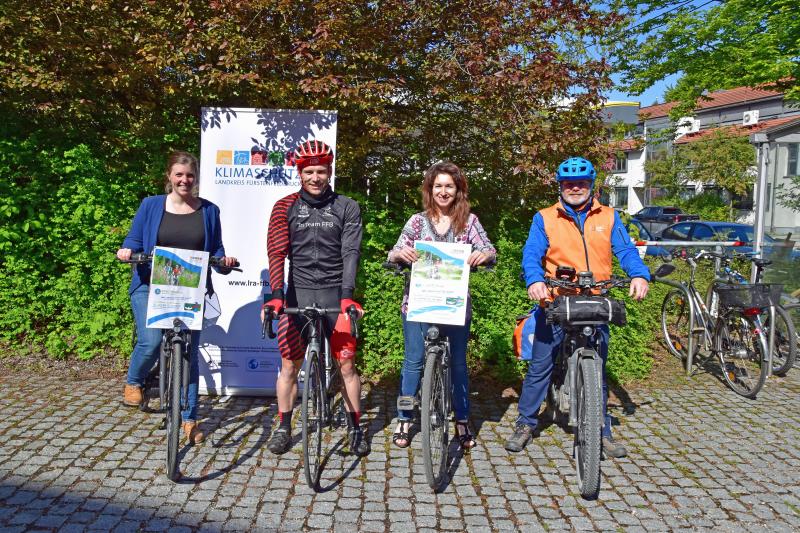 Katrin Ziewers, Klimaschutzmanagement Landratsamt Fürstenfeldbruck, René Pfaffner, Triathlet, Aneta Höffler, Klimaschutzmanagement Landratsamt und Adi Stumper, Vorstandsmitglied des ADFC-Kreisverbandes Fürstenfeldbruck.