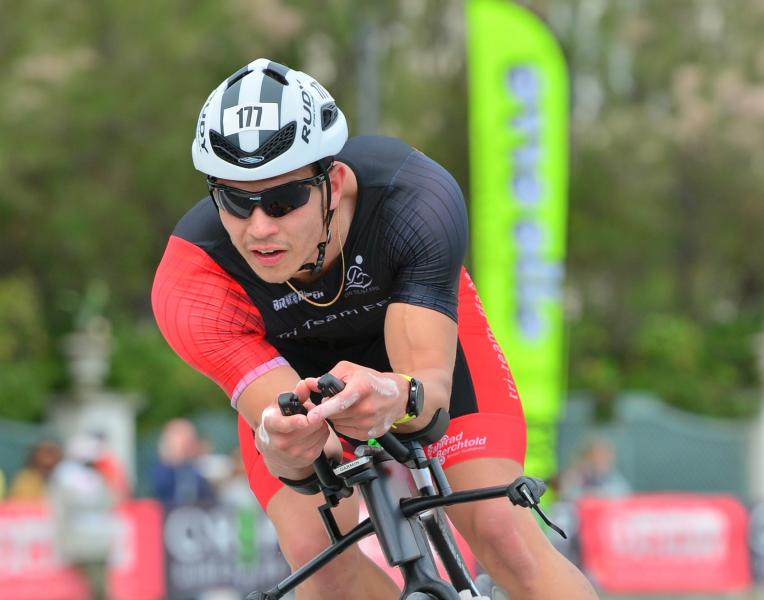 Im slowakischen Šamorín findet seit einigen Jahren die Weltmeisterschaft auf der Mitteldistanz im Triathlon statt. Nach 1,9km Schwimmen in der Donau geht es auf die 90km sehr flache und windanfällige Radstrecke an der Donau entlang, bevor die letzten 21,1km in drei Runden im anspruchsvollen x-bionic sphere Resort gelaufen werden. 