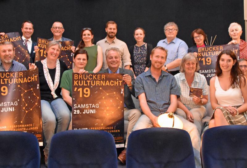 – Am Samstag, den 29. Juni, von 19 bis 1 Uhr können Kulturinteressierte an zahlreichen Stationen in und um Bruck einen einzigartigen Mix aus Kunst, Literatur, Livemusik, Performance, Tanz, und Theater genießen.