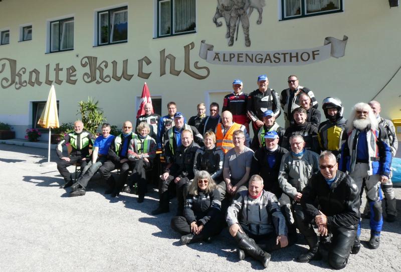 – Das Tourenziel Kalte Kuchl nahe des berühmten Wallfahrtortes Mariazell ist nicht nur für Wiener Biker ein sehr bekannter und beliebter Ausgangspunkt für traumhafte Touren in die Naturlandschaft Niederösterreichs. Michael Steber vom Motorsportclub Fürstenfeldbruck (MSC) hatte für vier Tage wunderbare Strecken ausgearbeitet, die bei seinen Mitfahrern in allen Facetten Begeisterung ausgelöst haben.