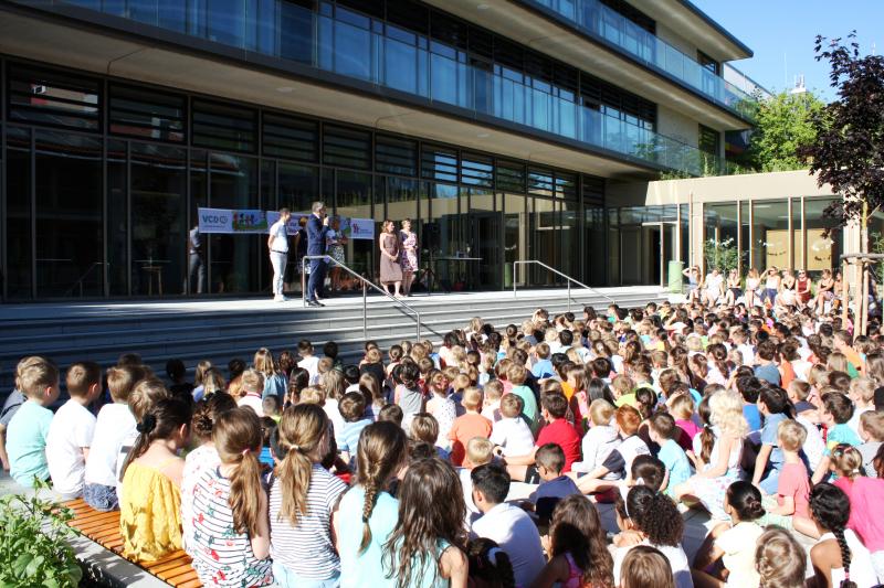 - Bereits zum zweiten Mal haben Schulleitung und Elternbeirat der Grundschule am Gernerplatz sowie die Stadt Puchheim die circa 500 Schülerinnen und Schüler aufgerufen, sich an der Aktion „Zu Fuß zur Schule“ zu beteiligen. 