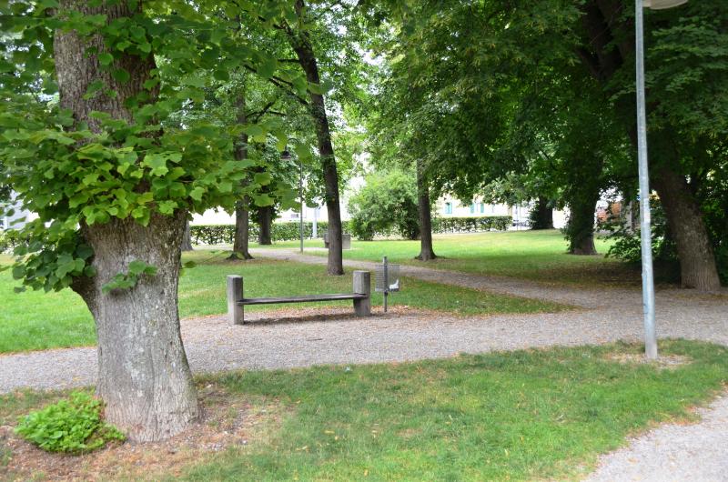 Am 3. Juli kam es im Brucker Stadtpark zu einer Schlägerei zwischen zwei Männern, in deren Verlauf einer der Kontrahenten schwer verletzt wurde. Die Kriminalpolizei Fürstenfeldbruck hat die Ermittlungen übernommen und bittet Zeugen des Vorfalls, sich zu melden.