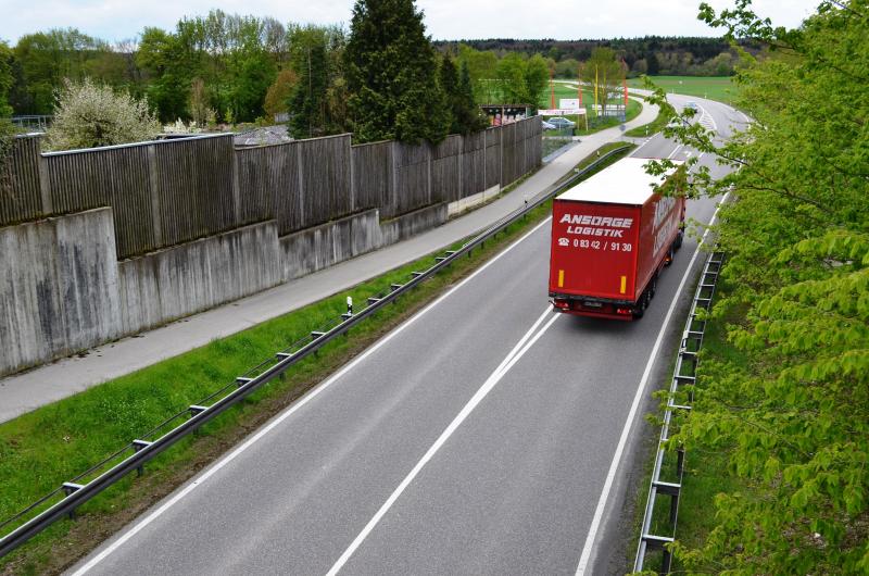 Das Staatliche Bauamt setzt die Lärmschutzwand neben der B 471 in Schöngeising Fahrtrichtung Fürstenfeldbruck instand. Im Zuge der Baumaßnahme kommt es in Schöngeising auf der B 471 voraussichtlich bis Ende Oktober 2019 zu Verkehrsbeeinträchtigungen. 