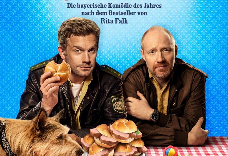 Am ersten August startet der neueste Film von Erfolgsautorin Rita Falk mit den sinnigen Namen „Leberkäsjunkie“. Wie wir ja aus den bisherigen Filmen bereits wissen, hat Hauptdarsteller Sebastian Bezzel alias Eberhofer ein inniges Verhältnis zu diesem bayrischen Traditions-Food.