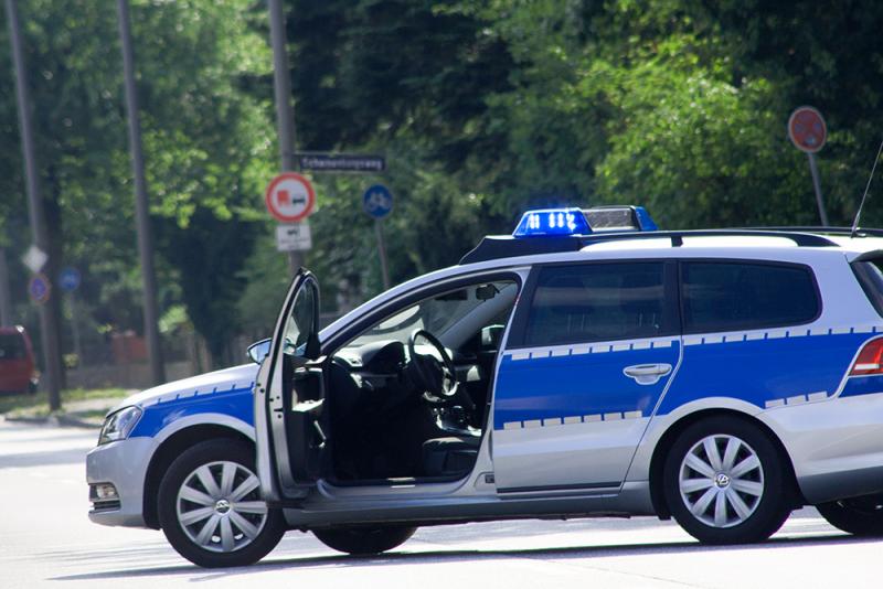 Am 03.08.2019 gegen 18:00 Uhr lief bei der Polizei Olching ein Großeinsatz an. Schon gegen 14:00 Uhr wurde eine Streife der Olchinger Dienststelle mit der Aufgabe betraut, einen psychisch auffälligen und verwirrten Mann zu suchen. Ziel war es, ihn durch einen Gewahrsam vor sich selbst zu schützen. 