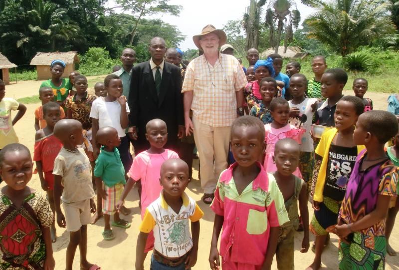 Für die 40 Jahre Partnerschaft zwischen Olching und Yaloya im Kongo leisteten viele Helfer eine erfolgreiche Arbeit. Das Yaloya-Team plant nun für die nächsten 40 Jahre. Die Partnerschaft auf Augenhöhe zwischen Olching und Yaloya soll nachhaltig sein. Darum sucht das Yaloya-Team weitere Mitarbeiter. 