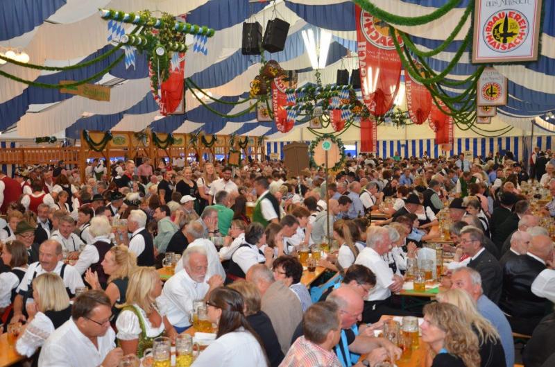 Der Ausdruck Festwoche ist fast schon untertrieben, eher könnte man wohl von einem bunten 11-Tage-Festival auf dem Festplatz sprechen: in Maisach wird zum 45. Mal wieder Einiges in puncto Unterhaltung und gemütlicher bayerischer Geselligkeit geboten.