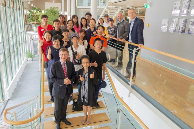 Bei einem Besuch im Starnberger Landratsamt können sich junge Studenten aus Taiwan davon überzeugen, wie die ungewöhnliche Freundschaft zwischen dem Landkreis Starnberg und der Stadt Neu Taipei geschätzt wird. 