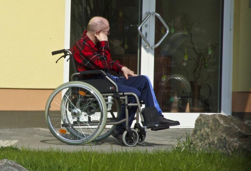 Senior im Rollstuhl