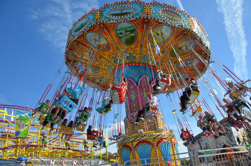 - Am kommenden Samstag ist es wieder soweit und auf der Theresienwiese zapft Münchens Oberbürgermeister Dieter Reiter das erste Fass Wiesn-Bier an. Die MVV-Verkehrsmittel bringen die Besucherinnen und Besucher sicher und ohne Parkplatzsorgen zum berühmtesten Volksfest der Welt und zurück.