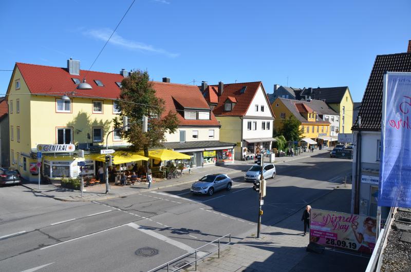 Diesen Termin müssen Sie sich unbedingt vormerken: Am zweiten Oktoberfestsamstag, den  28. September feiern die Einzelhändler in der Augsburger-,  Maisacher-, Pucher-  und Dachauer Straße in Fürstenfeldbruck die fünfte Jahreszeit.  Die Geschäfte und die Lokale im Brunnenhof freuen sich ebenfalls, bei der Aktion mitzumachen. 