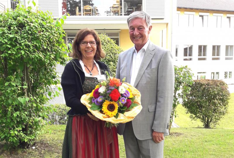 Katharina Fürst wurde zum Schuljahresbeginn 2019/20 von der Regierung von Oberbayern mit der Schulleitung der Grundschule Alling betraut. Die 49-jährige Lehrerin, selbst Mutter von drei Kindern, ist somit die Nachfolgerin für die Rektorin der Philipp-Weiß-Grundschule in Fürstenfeldbruck, Isabel Martins.