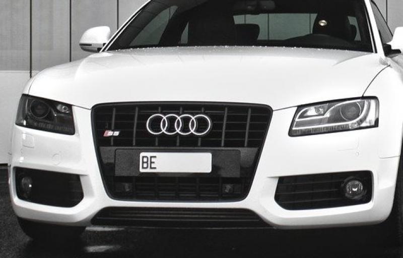 Am Sonntag kurz vor Mittag fuhren zwei Pkw Audi mit hoher Geschwindigkeit auf der A 8 von Sulzemoos Richtung München. Zeugen Sprachen von Geschwindigkeiten deutlich über 200 km/h.